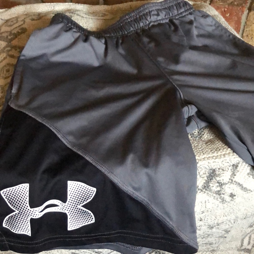 UA boys activewear shorts size YSM